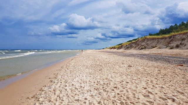 Łeba plaża wschodnia czy zachodnia – która jest lepsza dla Ciebie?