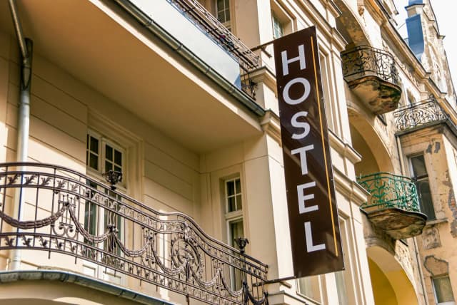 Jak wygląda nocleg w hostelu? Oczekiwania i rzeczywistość, które zaskakują
