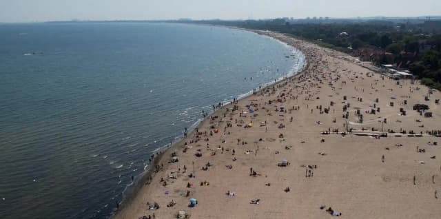 Gdzie sinice w Bałtyku? Sprawdź niebezpieczne kąpieliska teraz